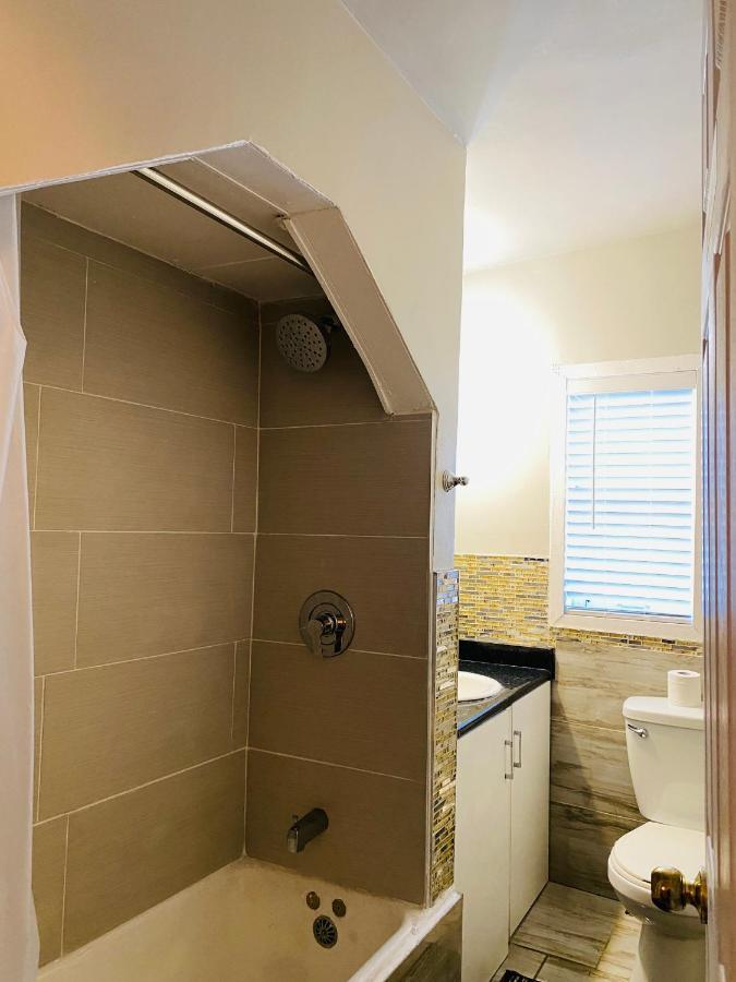 Lovely III 3 Bedrooms Apartment Space Share East York A Room Toronto Exterior foto
