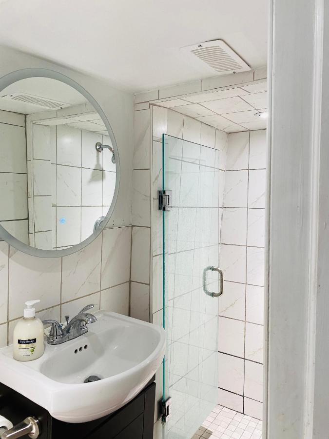 Lovely III 3 Bedrooms Apartment Space Share East York A Room Toronto Exterior foto