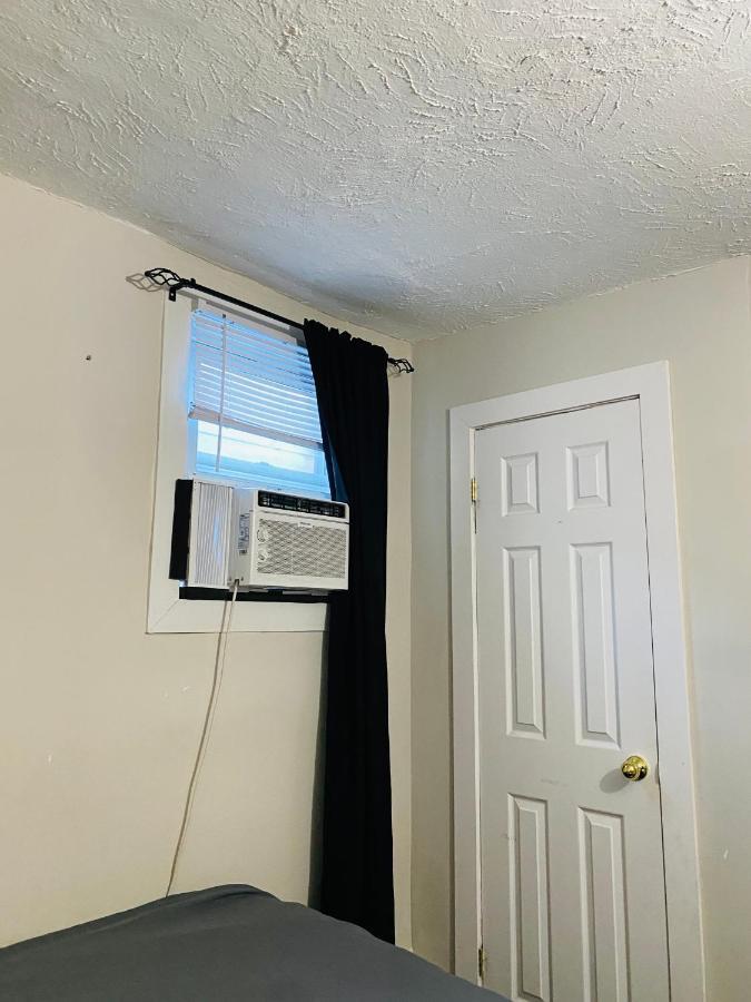 Lovely III 3 Bedrooms Apartment Space Share East York A Room Toronto Exterior foto