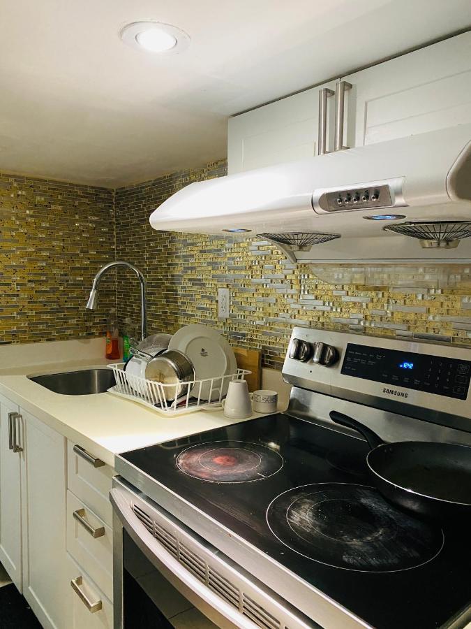 Lovely III 3 Bedrooms Apartment Space Share East York A Room Toronto Exterior foto