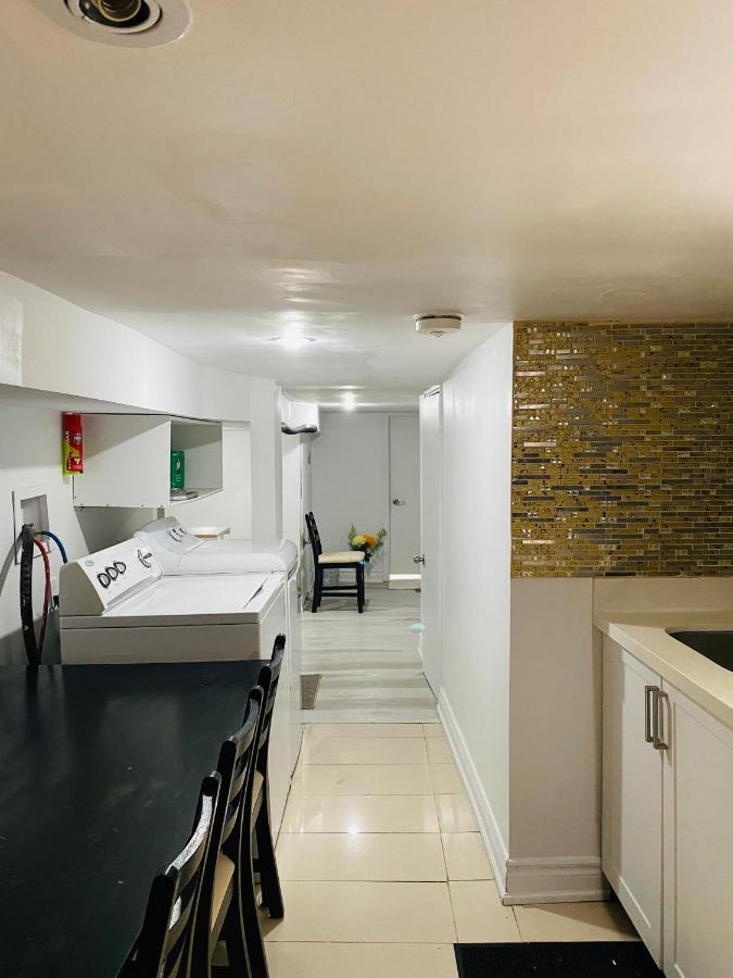 Lovely III 3 Bedrooms Apartment Space Share East York A Room Toronto Exterior foto