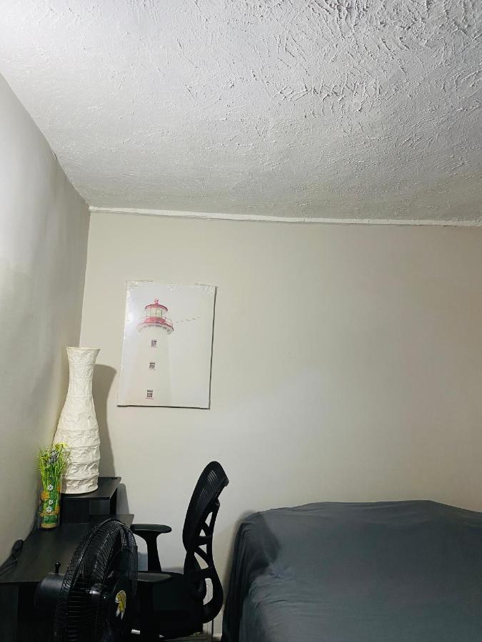 Lovely III 3 Bedrooms Apartment Space Share East York A Room Toronto Exterior foto