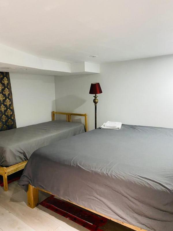 Lovely III 3 Bedrooms Apartment Space Share East York A Room Toronto Exterior foto