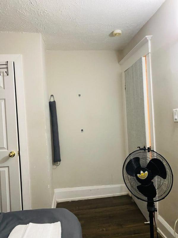 Lovely III 3 Bedrooms Apartment Space Share East York A Room Toronto Exterior foto