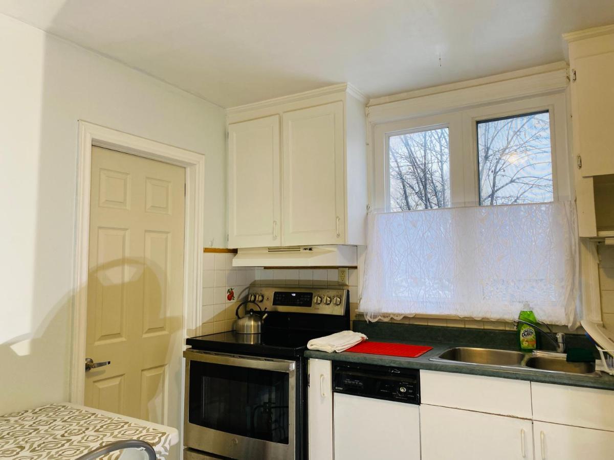 Lovely III 3 Bedrooms Apartment Space Share East York A Room Toronto Exterior foto