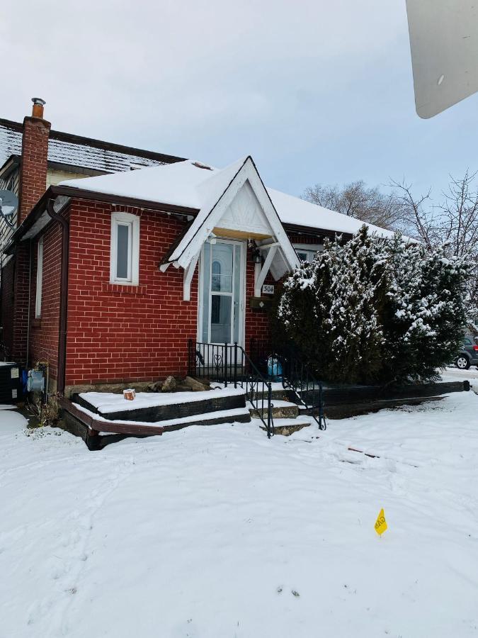 Lovely III 3 Bedrooms Apartment Space Share East York A Room Toronto Exterior foto