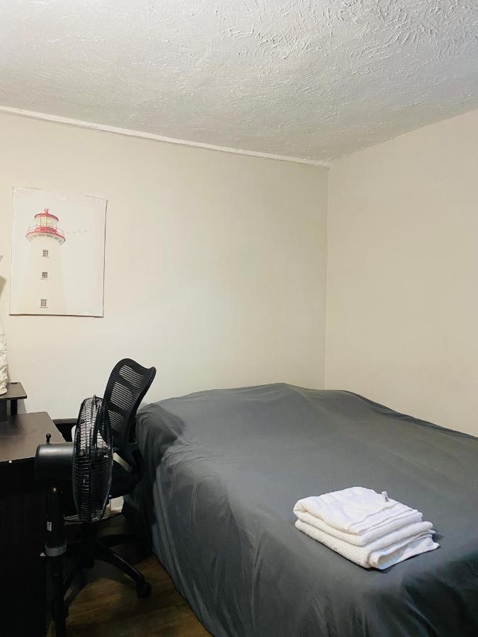 Lovely III 3 Bedrooms Apartment Space Share East York A Room Toronto Exterior foto